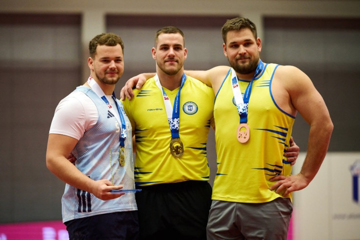 Tadeáš Procházka a Dvid Tupý na stupních vítězů